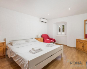 Rona apartment More